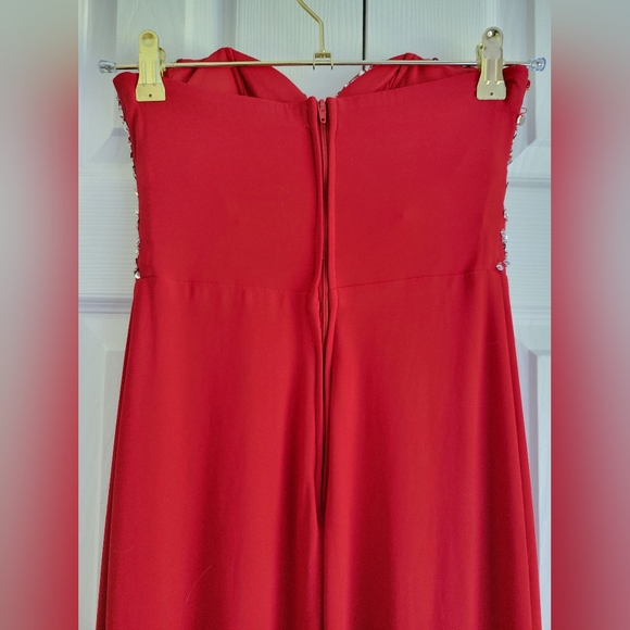 Windsor Sweetheart bejeweled gown - Picture 4 of 10